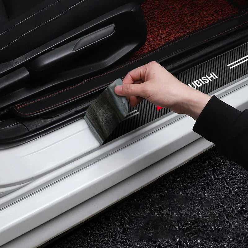 Soleira automotiva adesiva em nano carbono MITSUBISHI c/ 4 peças