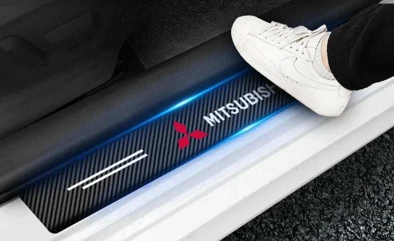Soleira automotiva adesiva em nano carbono MITSUBISHI c/ 4 peças
