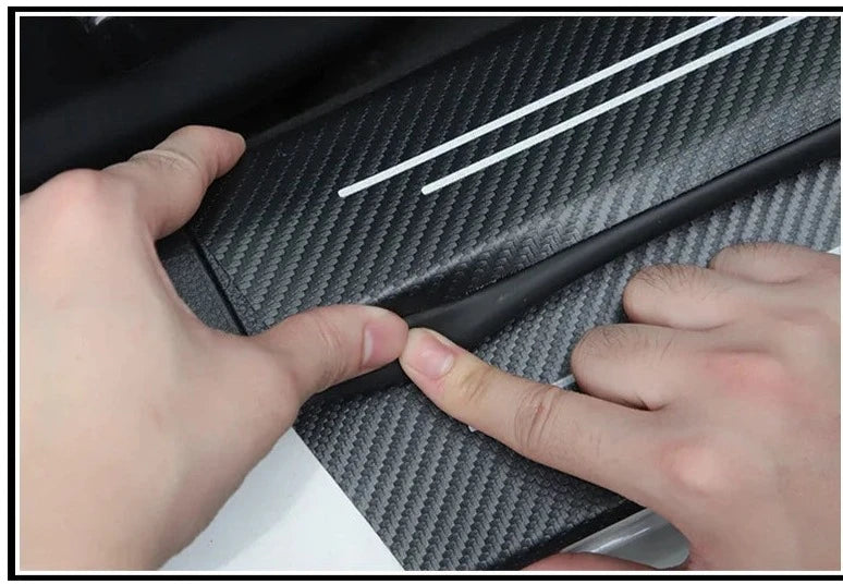 Soleira automotiva adesiva em nano carbono MITSUBISHI c/ 4 peças