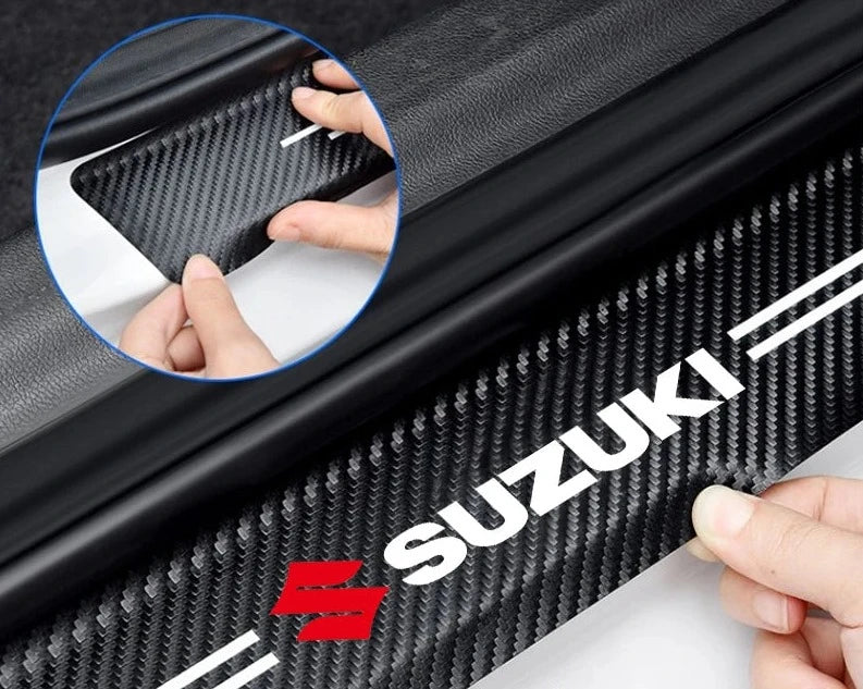 Soleira automotiva adesiva em nano carbono SUZUKI c/ 4 peças