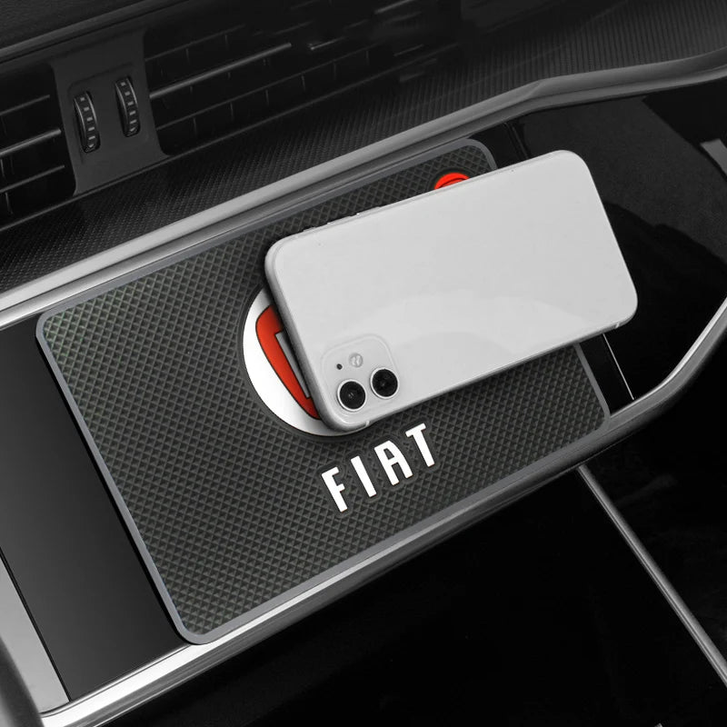 Tapete antiderrapante Fiat para painel automotivo - ideal para celular
